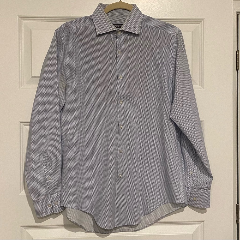 Van Heusen Men’s Blue & White Button-down Shirt Size 15, 32/33, Medium